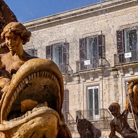 Bed & Breakfast Archimede Charm - Historical Palace In Ortigia