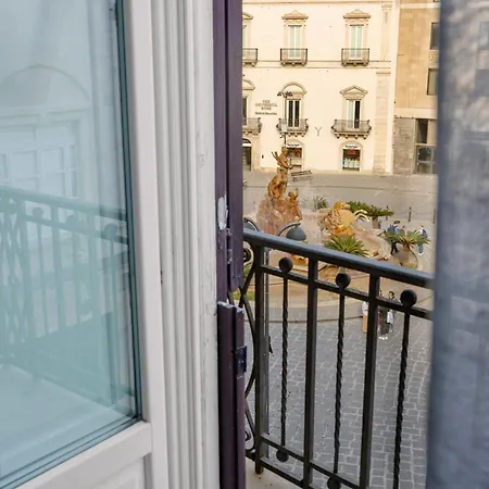Archimede Charm - Historical Palace In Ortigia Bed & Breakfast