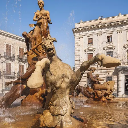 Bed & Breakfast Archimede Charm - Historical Palace In Ortigia 3*