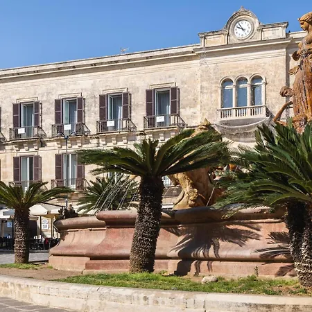 Archimede Charm - Historical Palace In Ortigia Bed & Breakfast
