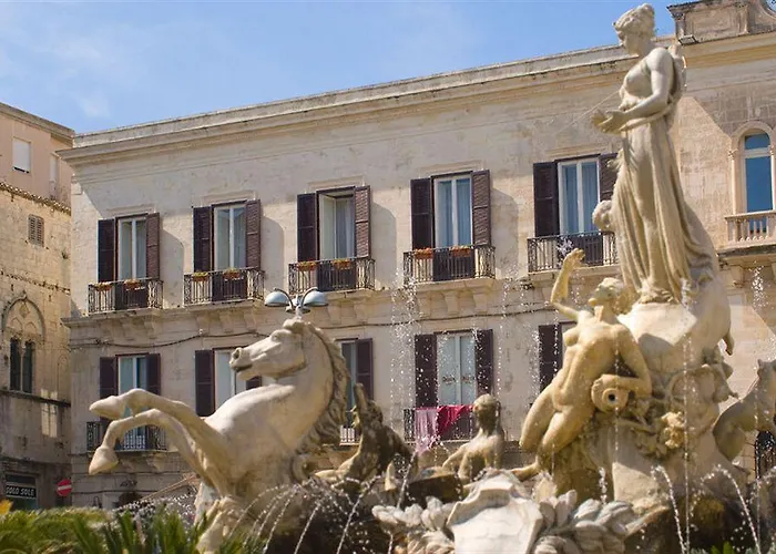 Archimede Charm B&B - Historical Palace In Ortigia Oda ve Kahvaltı