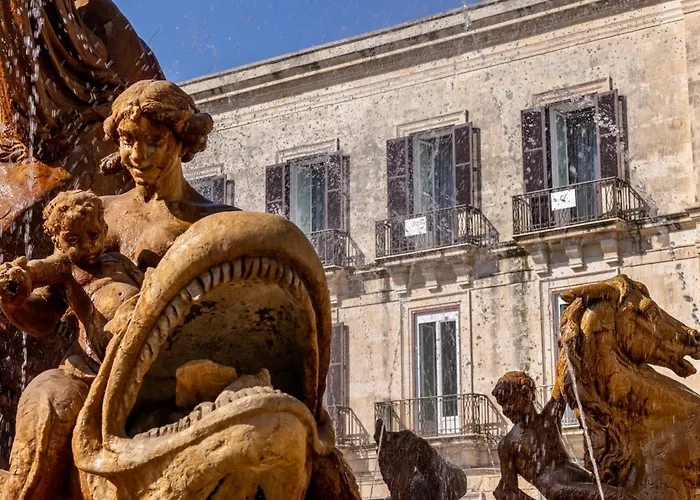 Oda ve Kahvaltı Archimede Charm B&B - Historical Palace In Ortigia