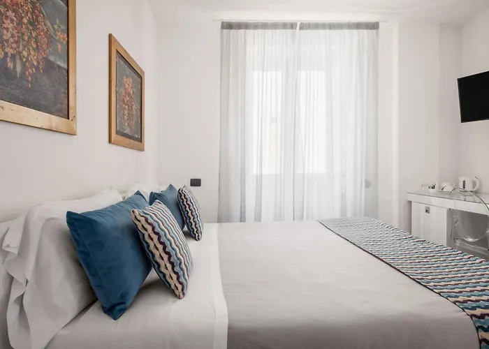 Oda ve Kahvaltı Archimede Charm B&B - Historical Palace In Ortigia