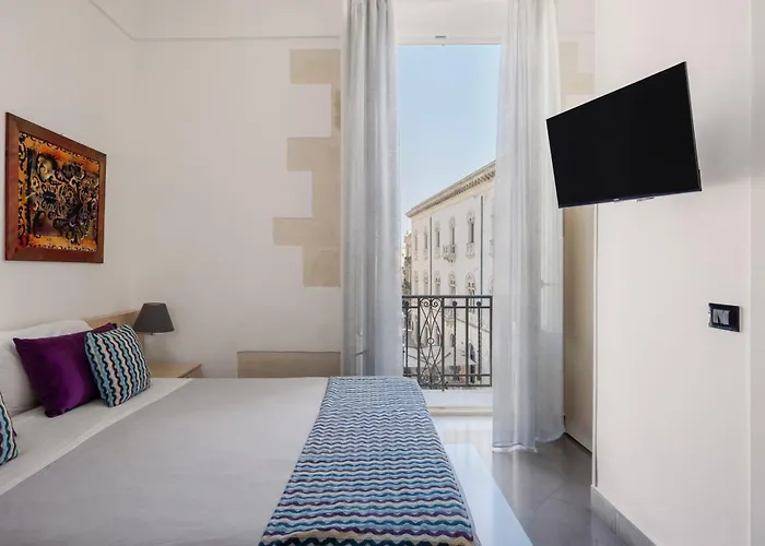 Oda ve Kahvaltı Archimede Charm B&B - Historical Palace In Ortigia